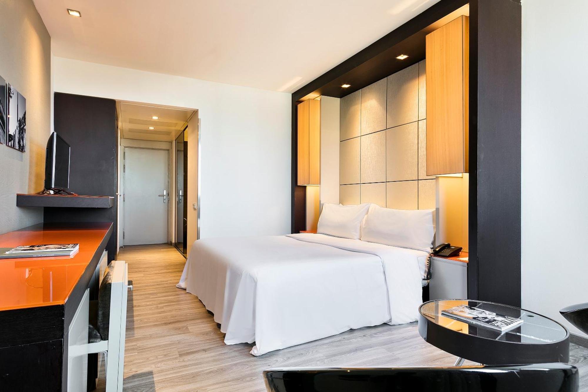 Hotel Barcelona Condal Mar Affiliated By Melia Bagian luar foto