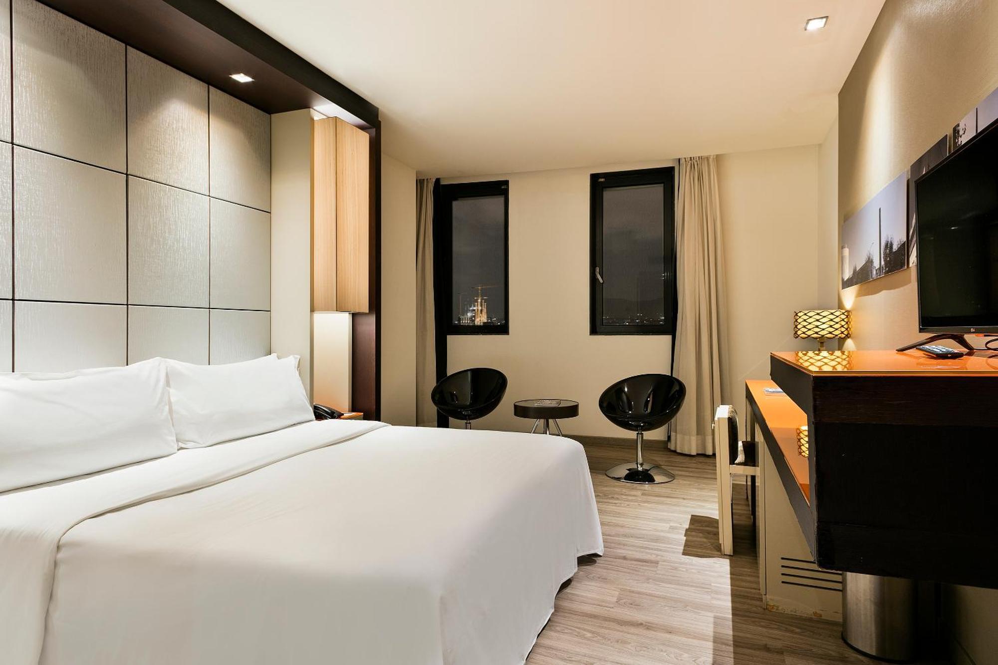 Hotel Barcelona Condal Mar Affiliated By Melia Bagian luar foto