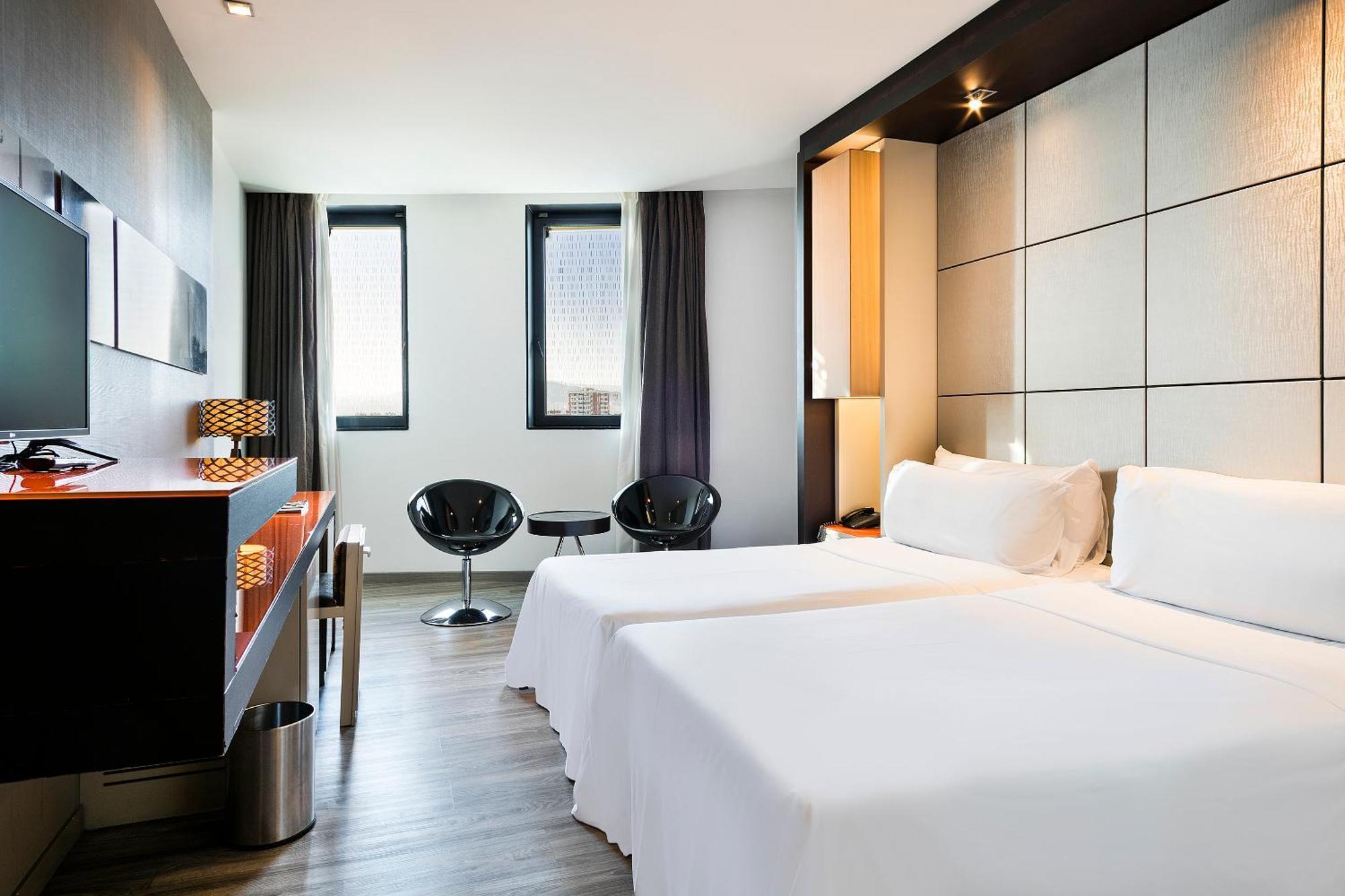 Hotel Barcelona Condal Mar Affiliated By Melia Bagian luar foto