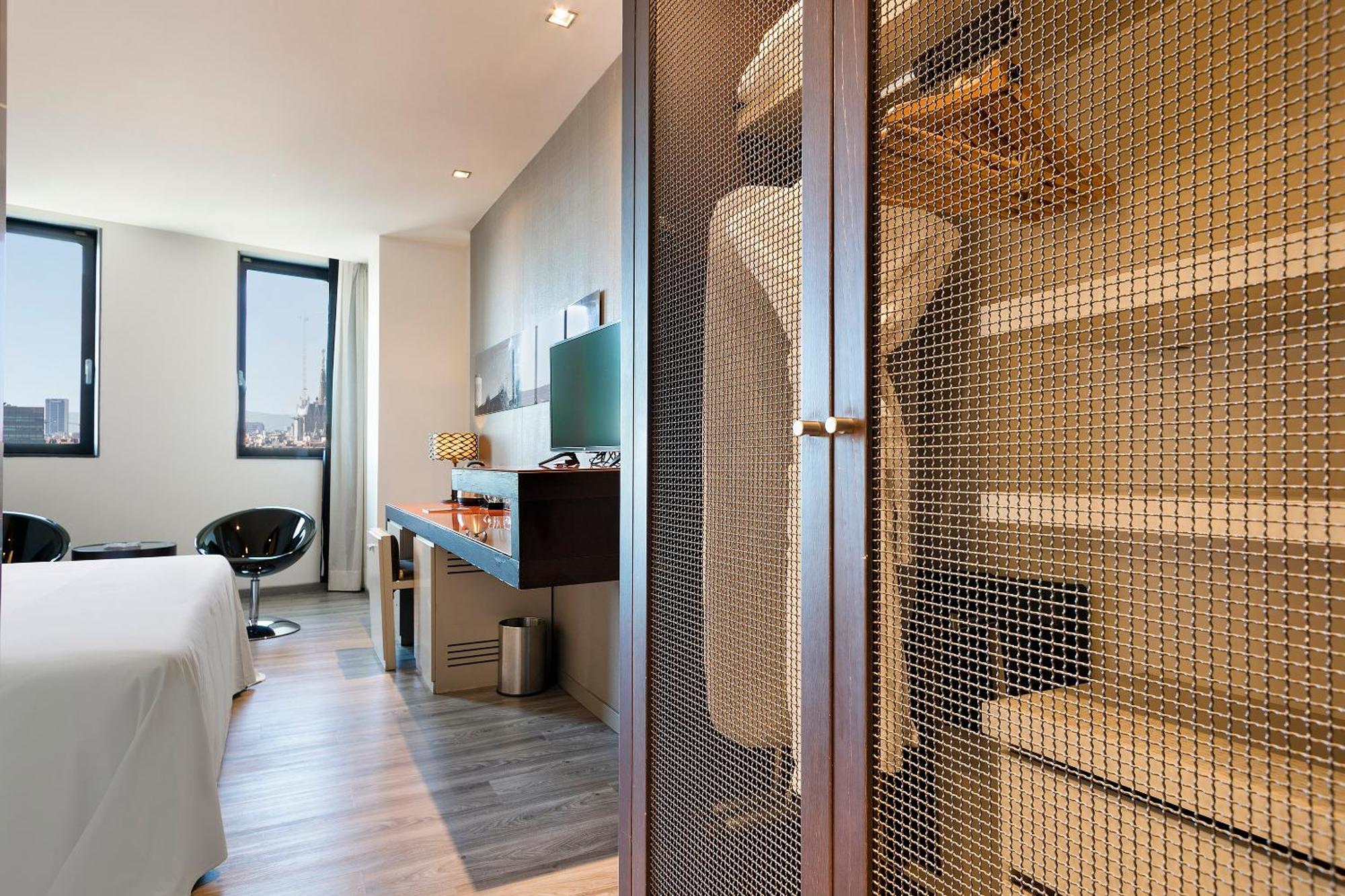 Hotel Barcelona Condal Mar Affiliated By Melia Bagian luar foto